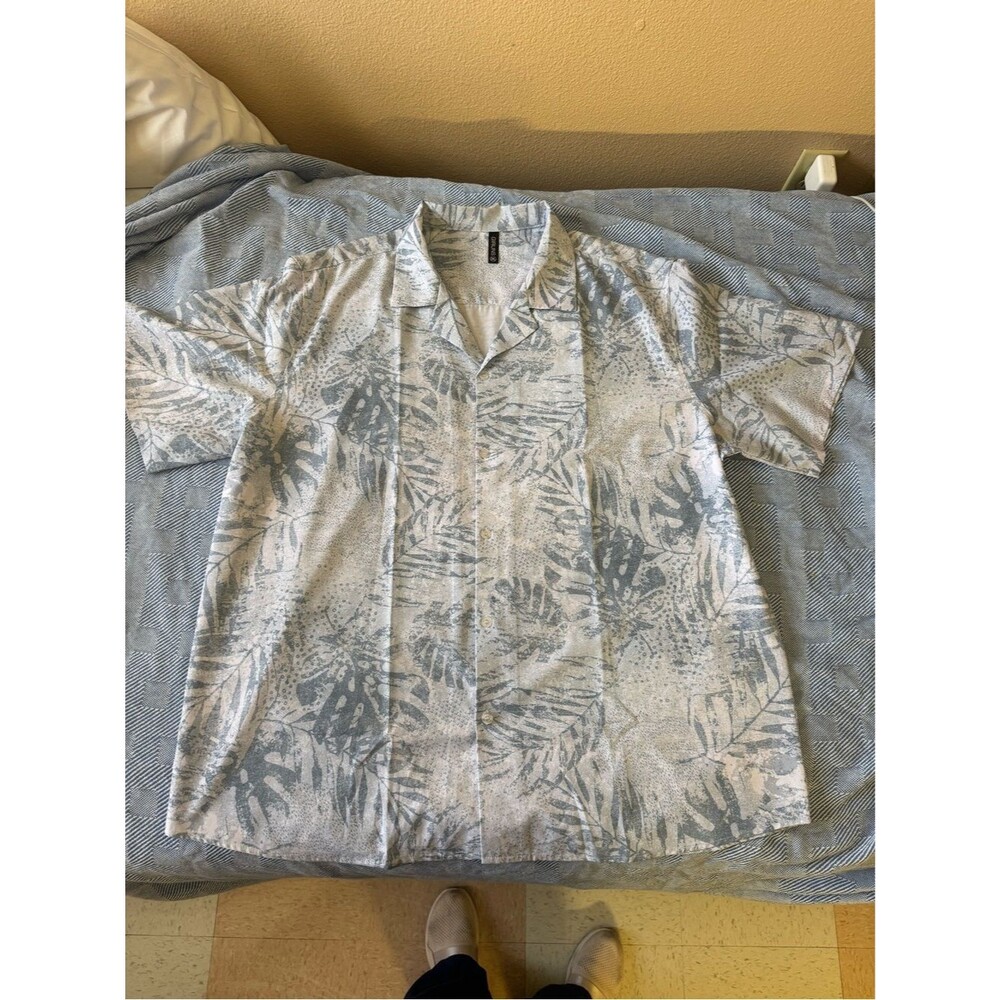 Light Gray Leaf-Print Short Sleeve Shirt